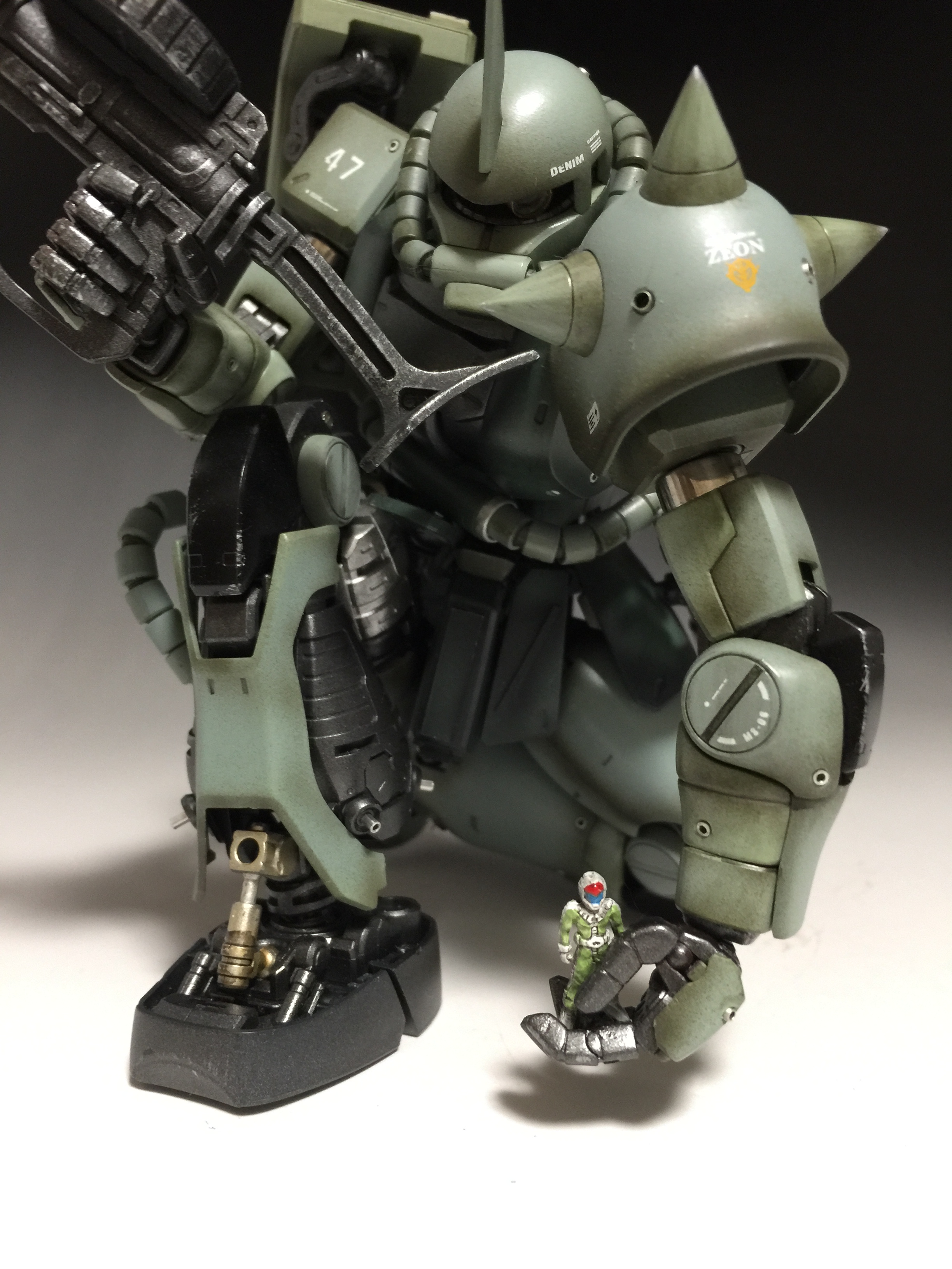 品質が完璧 ガンプラ 1/100 MG MS-06J ザクⅡ 現地改修仕様 完成品